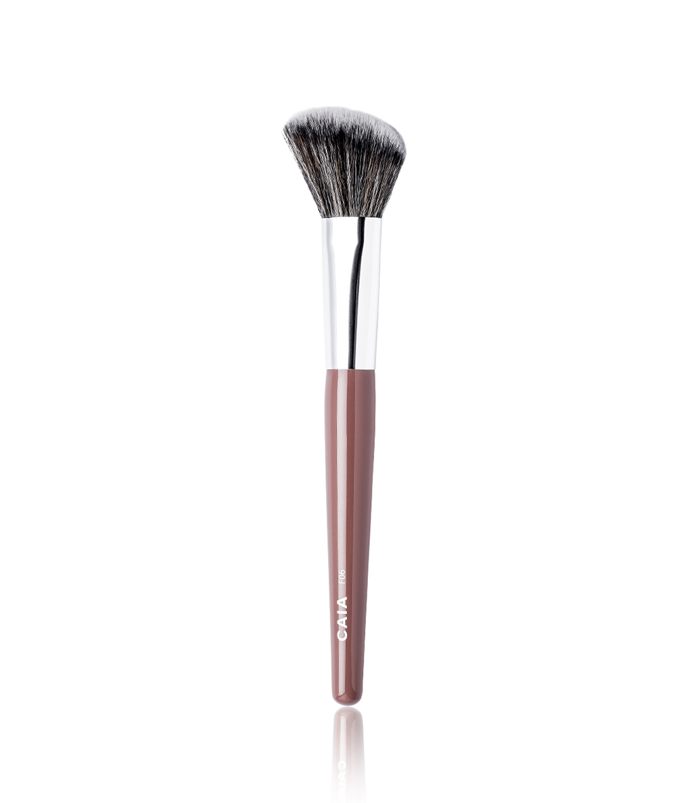 ANGLED BLUSH BRUSH 06