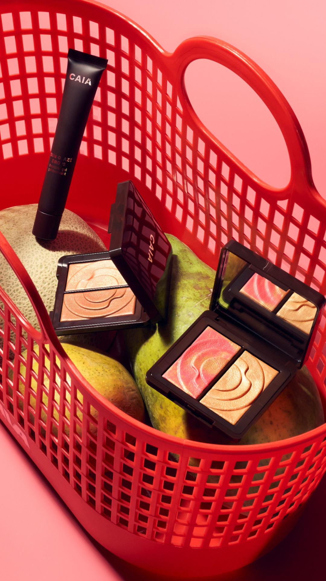 Basket with sun filter duo palette and sun glaze drops
