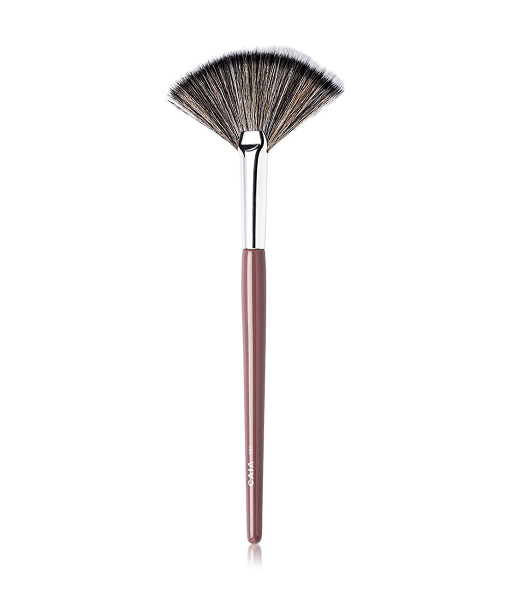 HIGHLIGHTER FAN BRUSH F07 i gruppen BORSTAR & TILLBEHÖR / BORSTAR / Sminkborstar hos CAIA Cosmetics (CAI144)