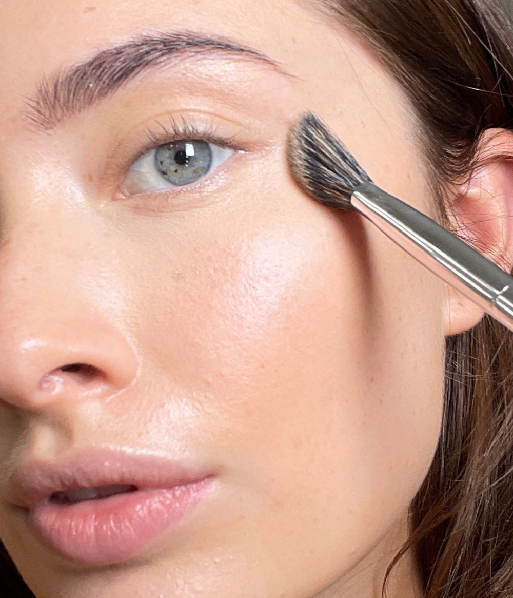 ANGLED CONCEALER BRUSH F22 ANGLED CONCEALER BRUSH F22