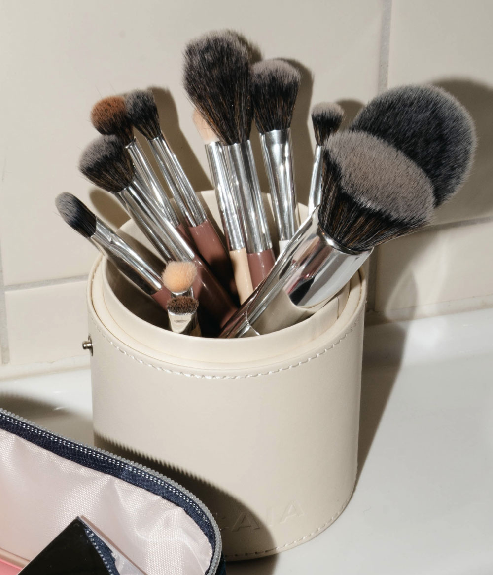 BRUSH HOLDER CASE BRUSH HOLDER CASE